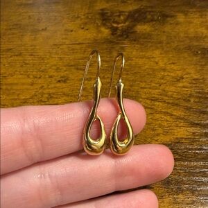 Avon Gold Tone Drop Earrings